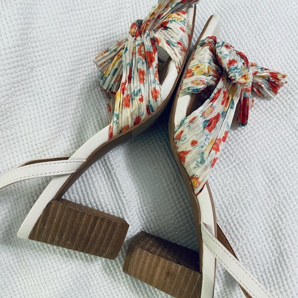 Heels from Lulus - Picture 3 of 7